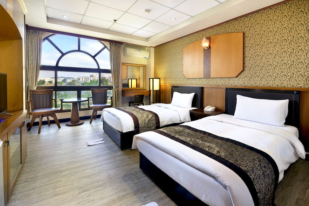 Jinsha Lake Side Hotel 4/49
