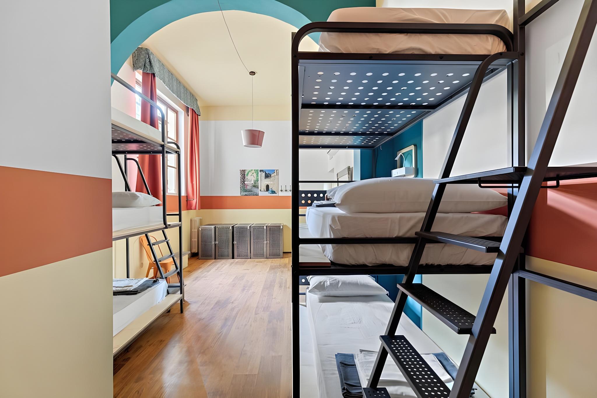 Mixed Dorm, 4 People