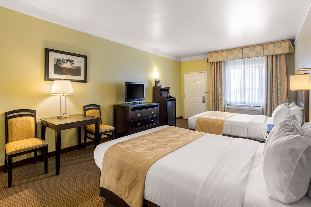 Quality Inn and Suites Gallup I-40 Exit 20 14/32