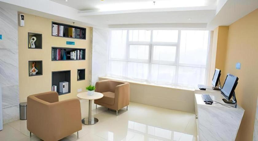 City Comfort Inn Wuhan Jiangxia 36/47