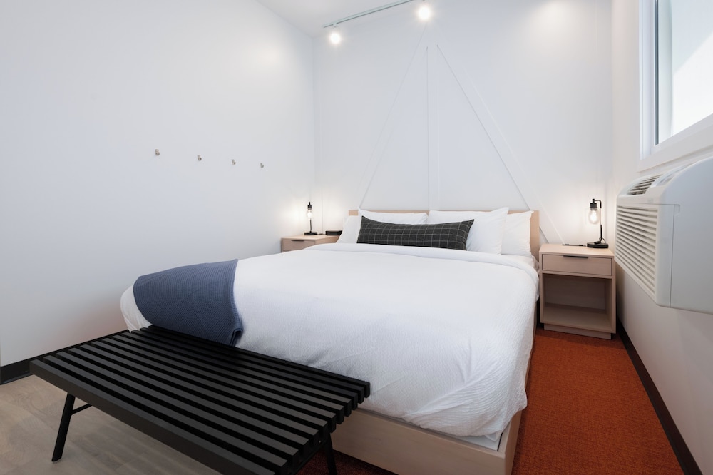 Room at Gravity Haus Revelstoke, REVELSTOKE