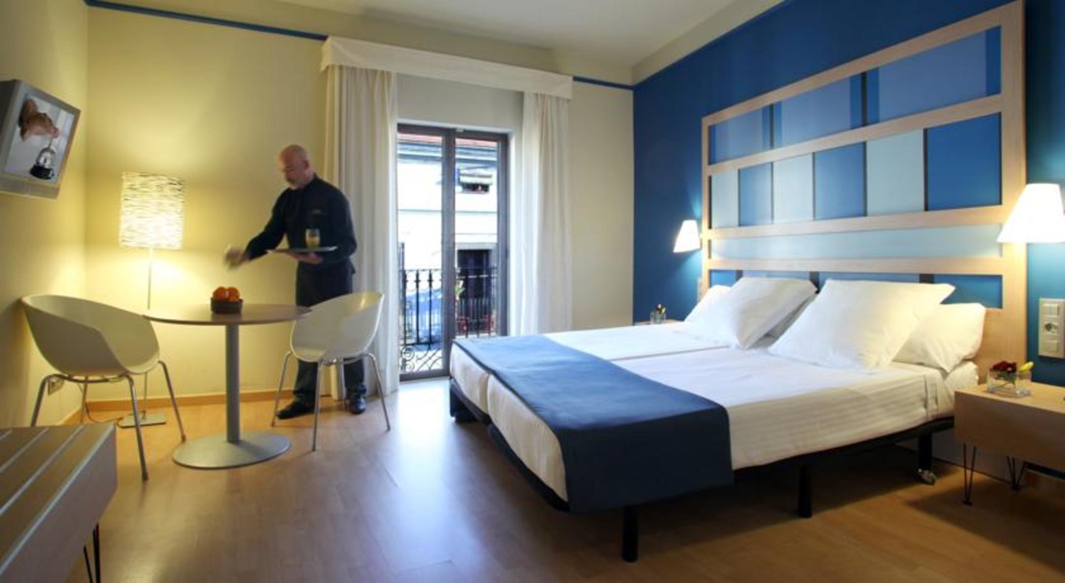 ROOM, DOUBLE BED