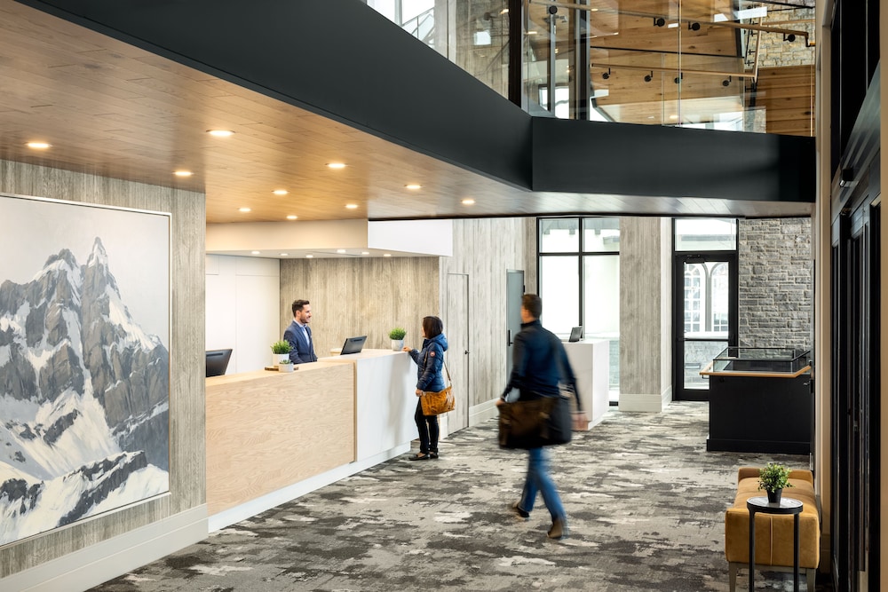 Peaks Hotel & Suites 5/50