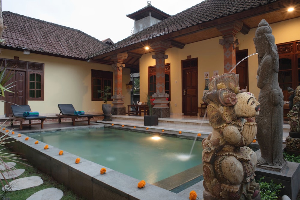 Suparsa S Home Stay 55/60