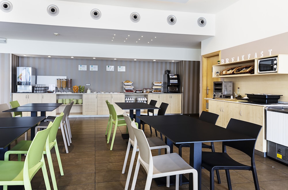 B&B HOTEL Madrid Aeropuerto T1 T2 T3 16/24