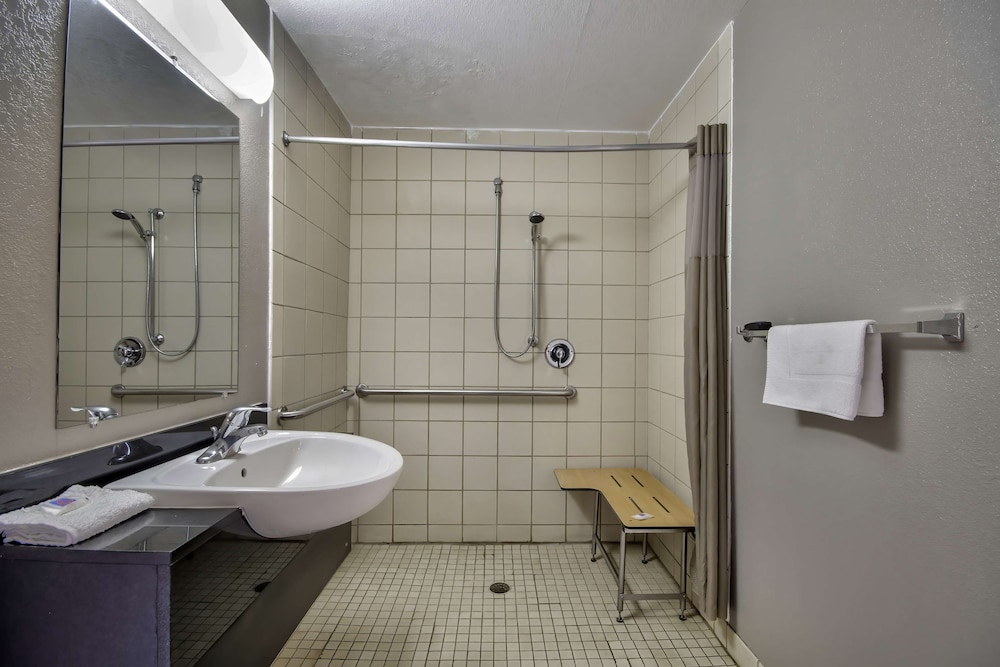 Motel6 Farmington, NM 60/65