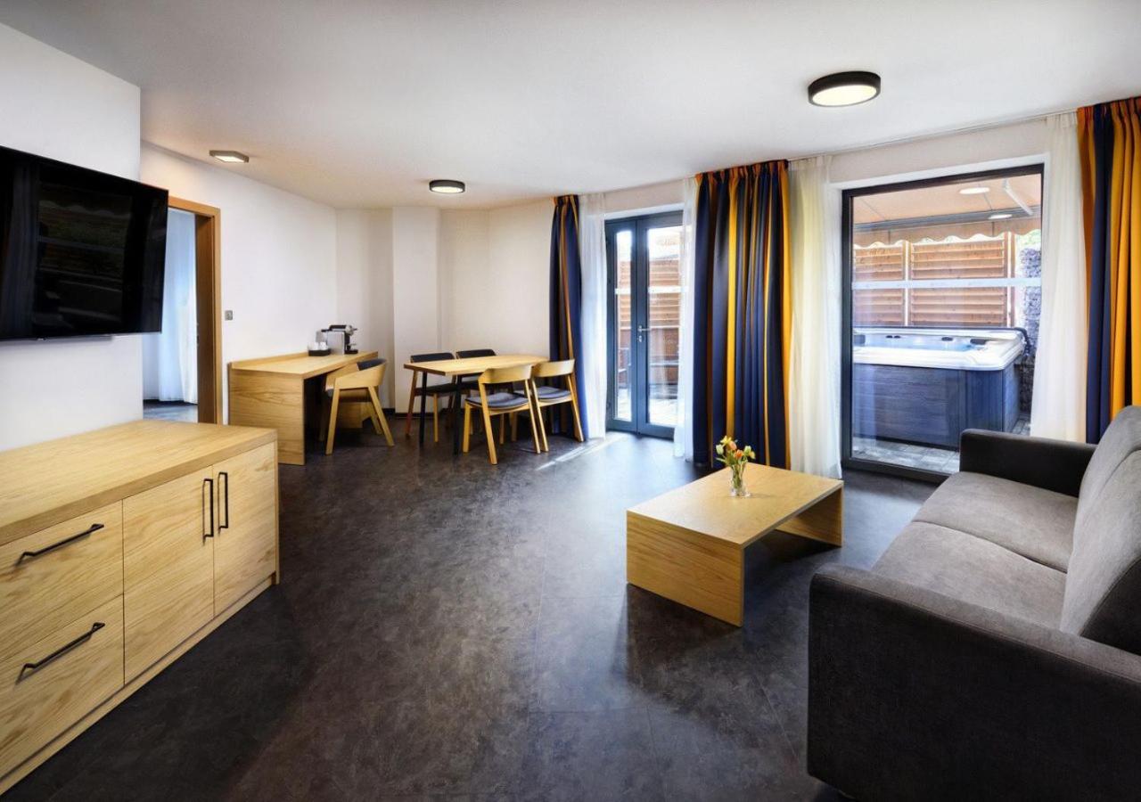 Galeria Hotel Thermal Besenova 32/51
