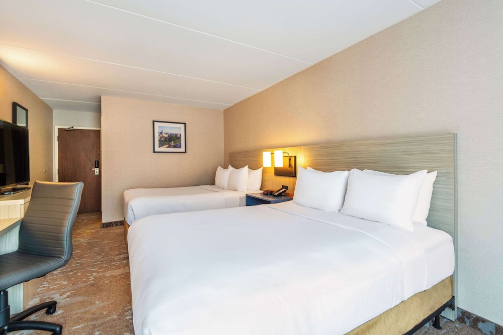 STANDARD, 2 DOUBLE BEDS