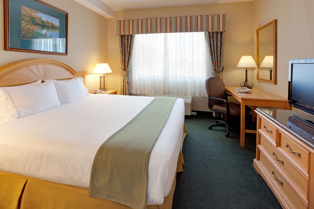 Holiday Inn Express Hotel Amp Suites Watertown Thousand Island 15/56