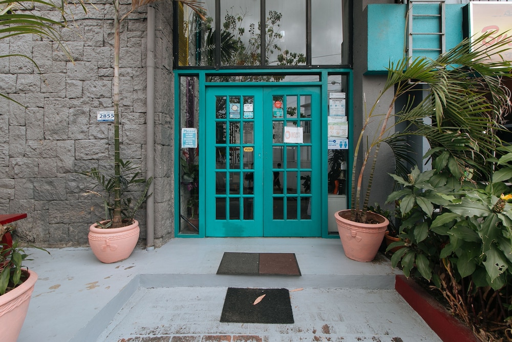 Reddoorz Plus Danlig Street Makati 7/28