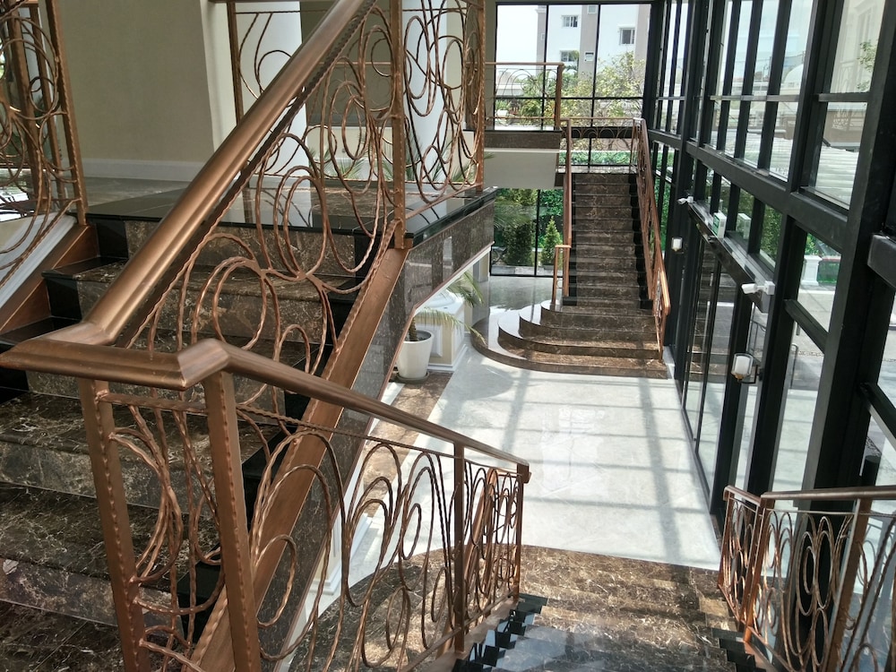 The Green View Hotel 24/50