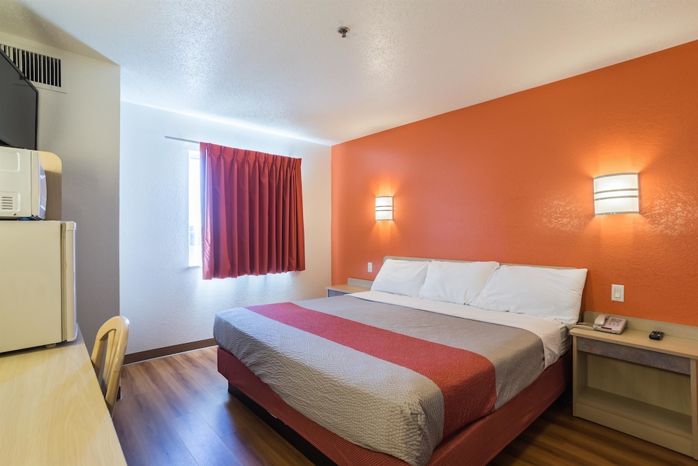 Motel6 Dale, IN 23/45