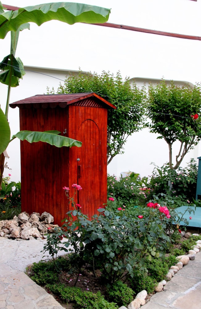 Idyros Hotel 2/50