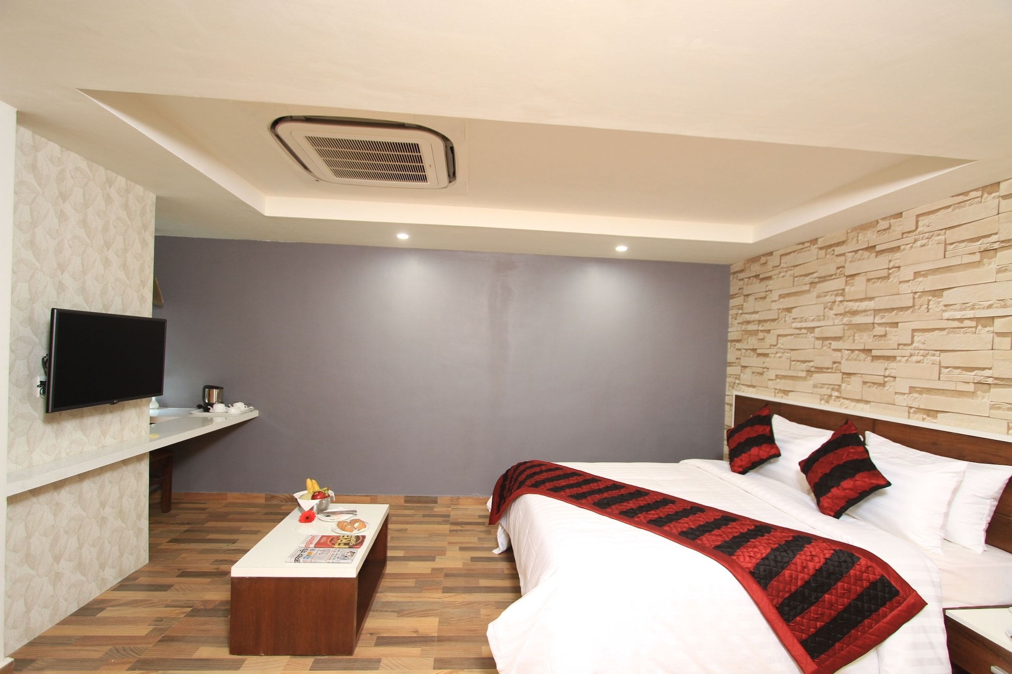 EXECUTIVE, KING BED, ACCESSIBLE