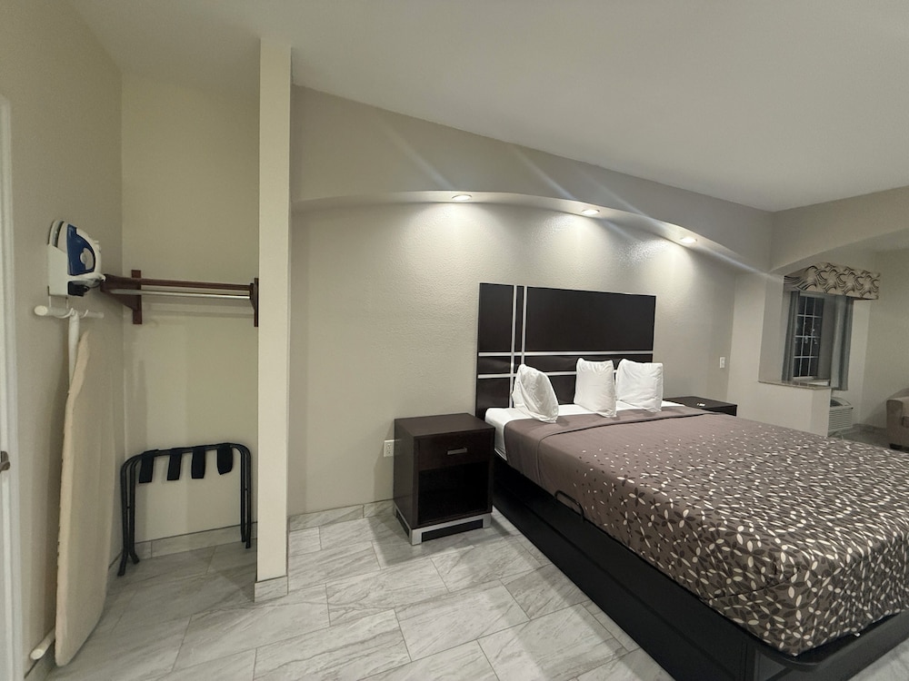 Regency Inn & Suites Baytown 24/62