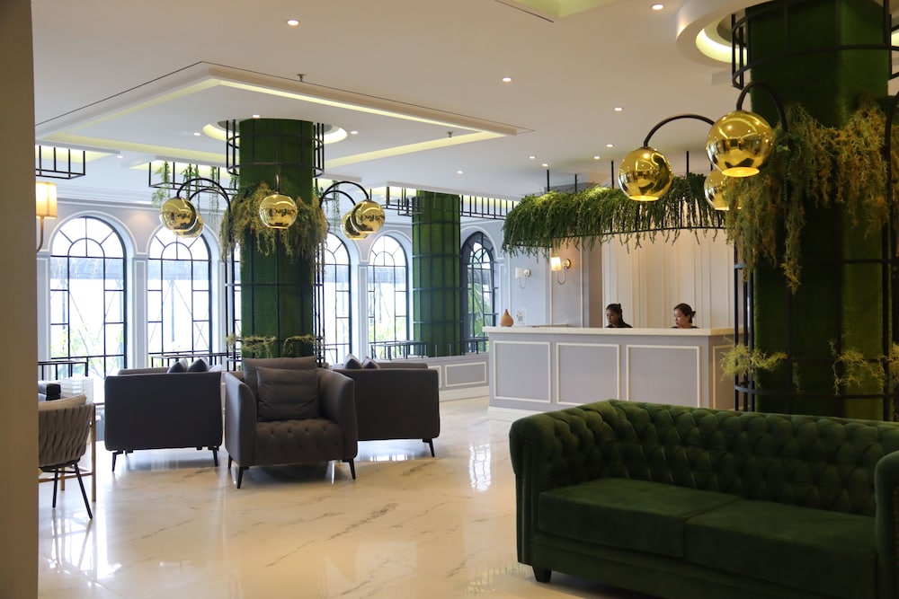 Grand Eska Hotel & Suites 29/38