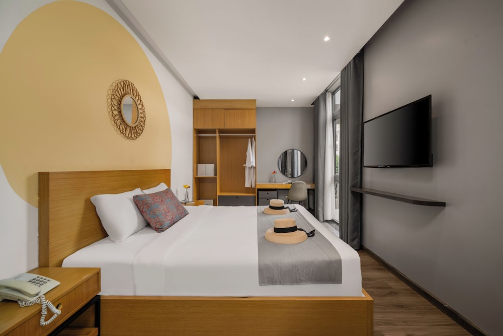 Deluxe, King Bed, Balcony, Sanayen Villa & Residences 2/5