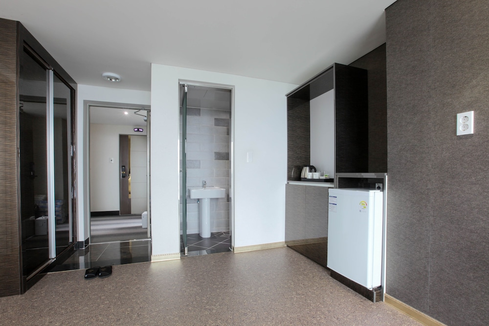 Eins Hotel 6/47