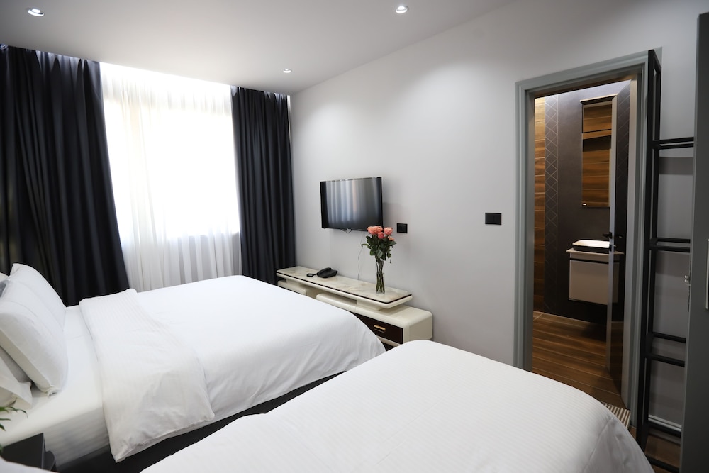 Imperator Hotel 23/62