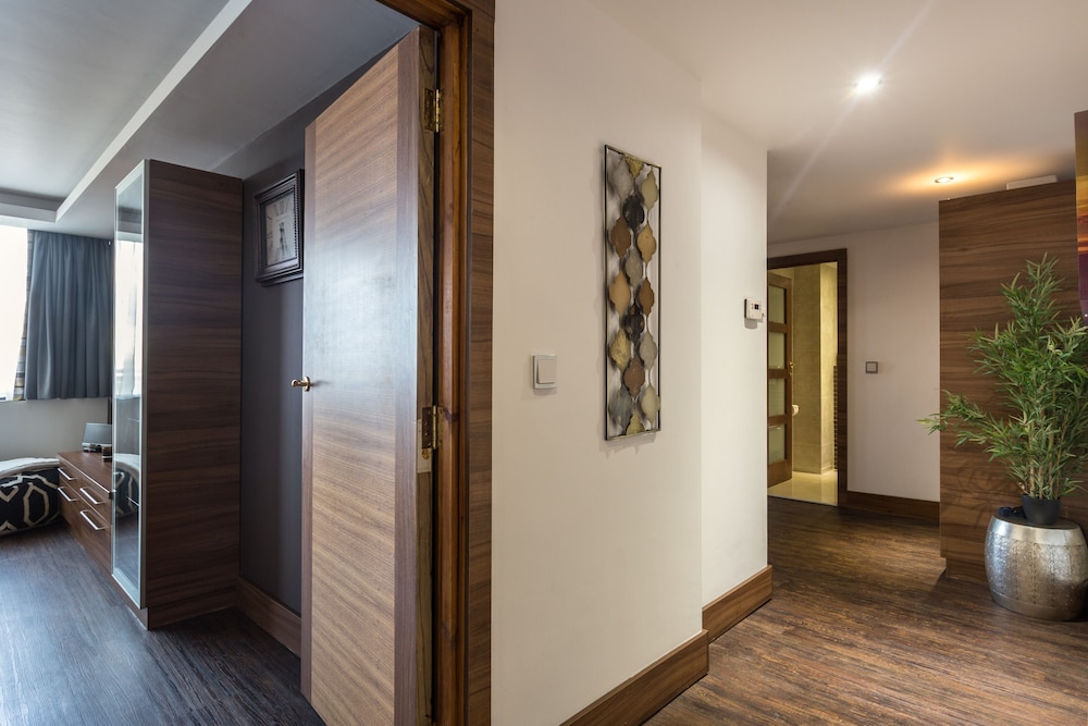 Livin Serviced Apartments 30/68