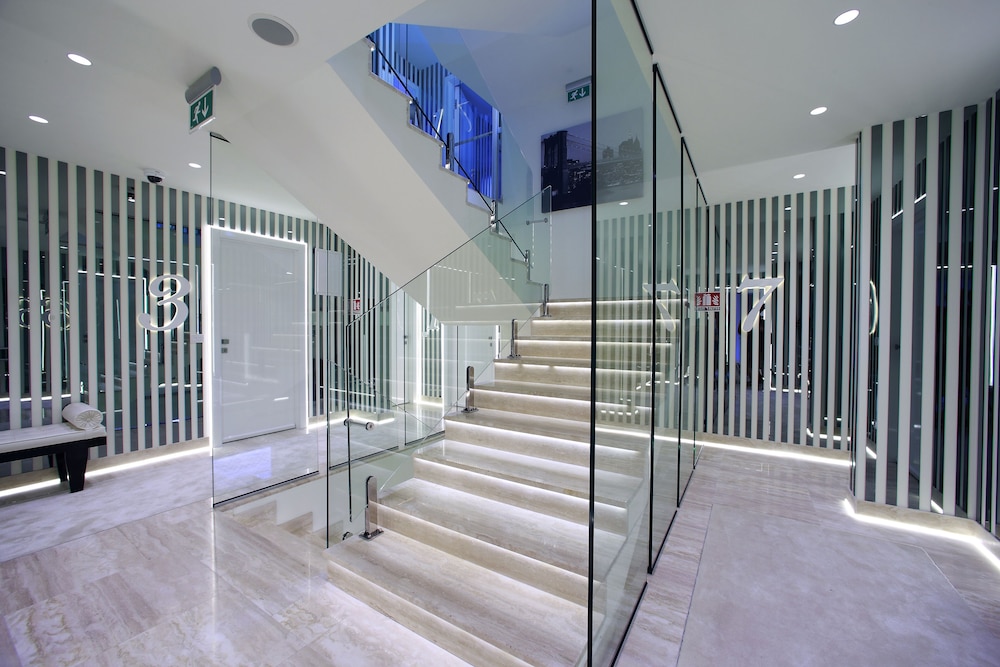 Hotel 9 26/41
