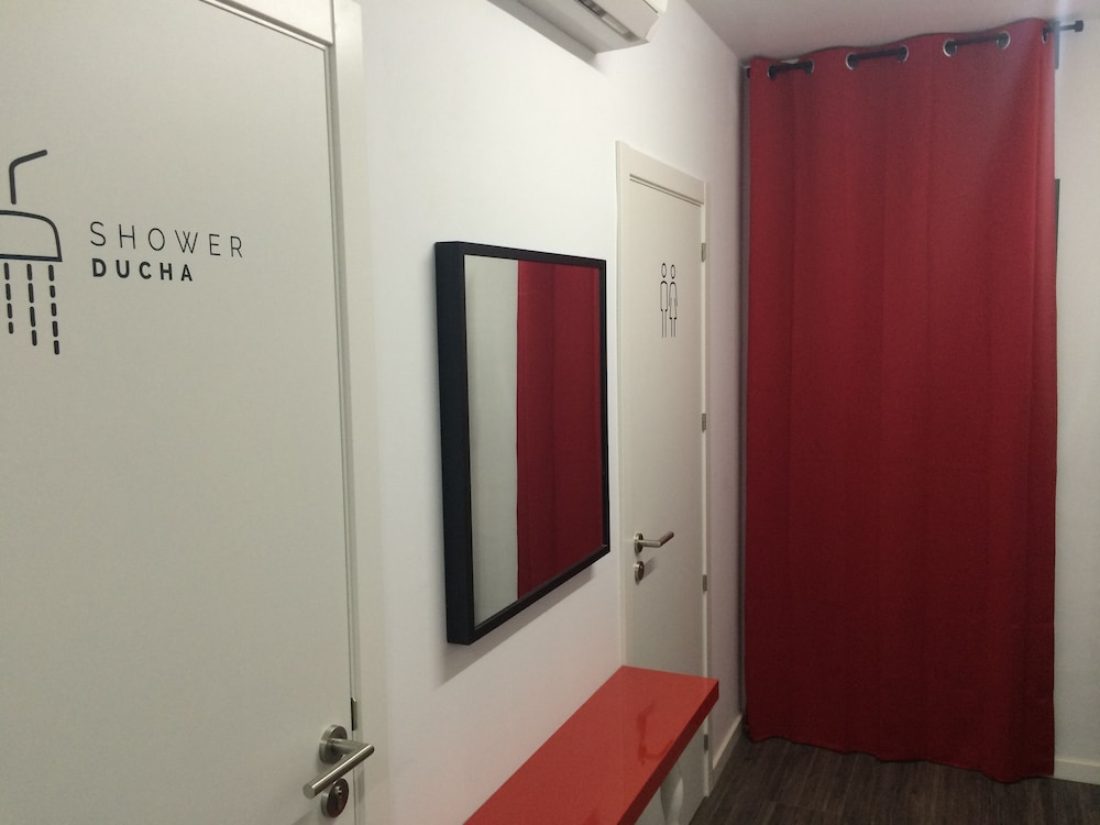 Chameleon Hostel Alicante 12/25