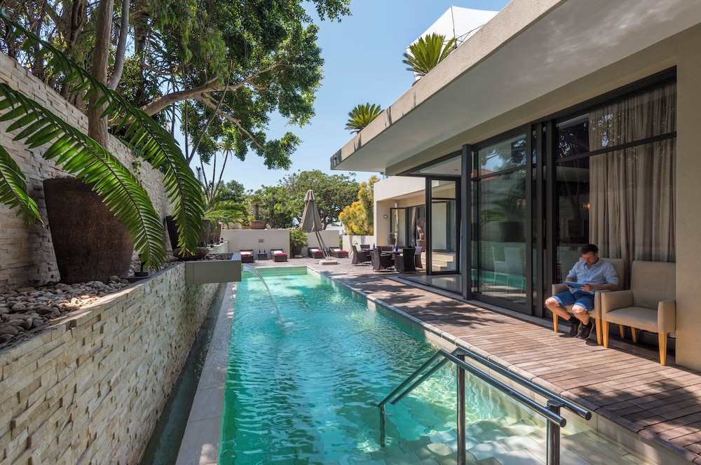 No. 5 Boutique Art Hotel 43/48
