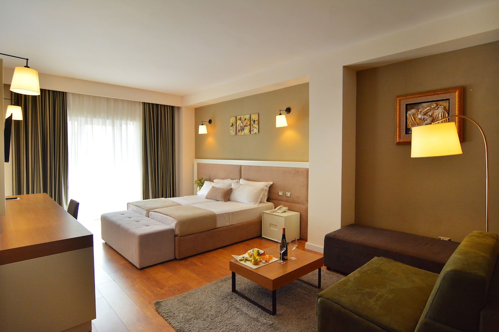 Sandy Beach Resort 48/74