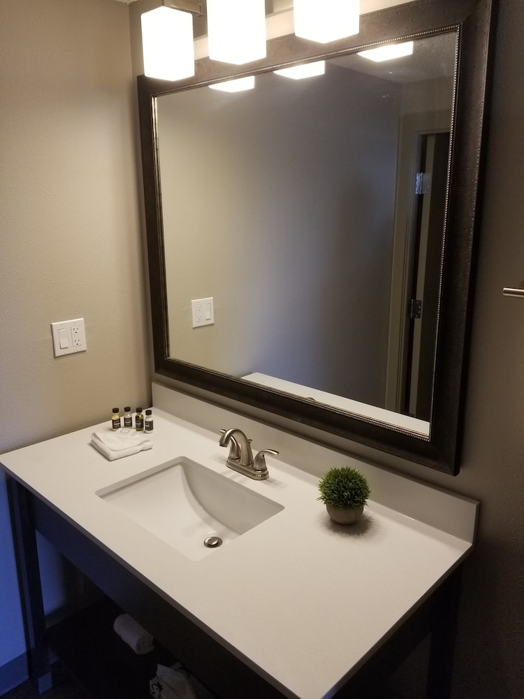 The Hotel Y, a Dazzler Select by Wyndham 21/21