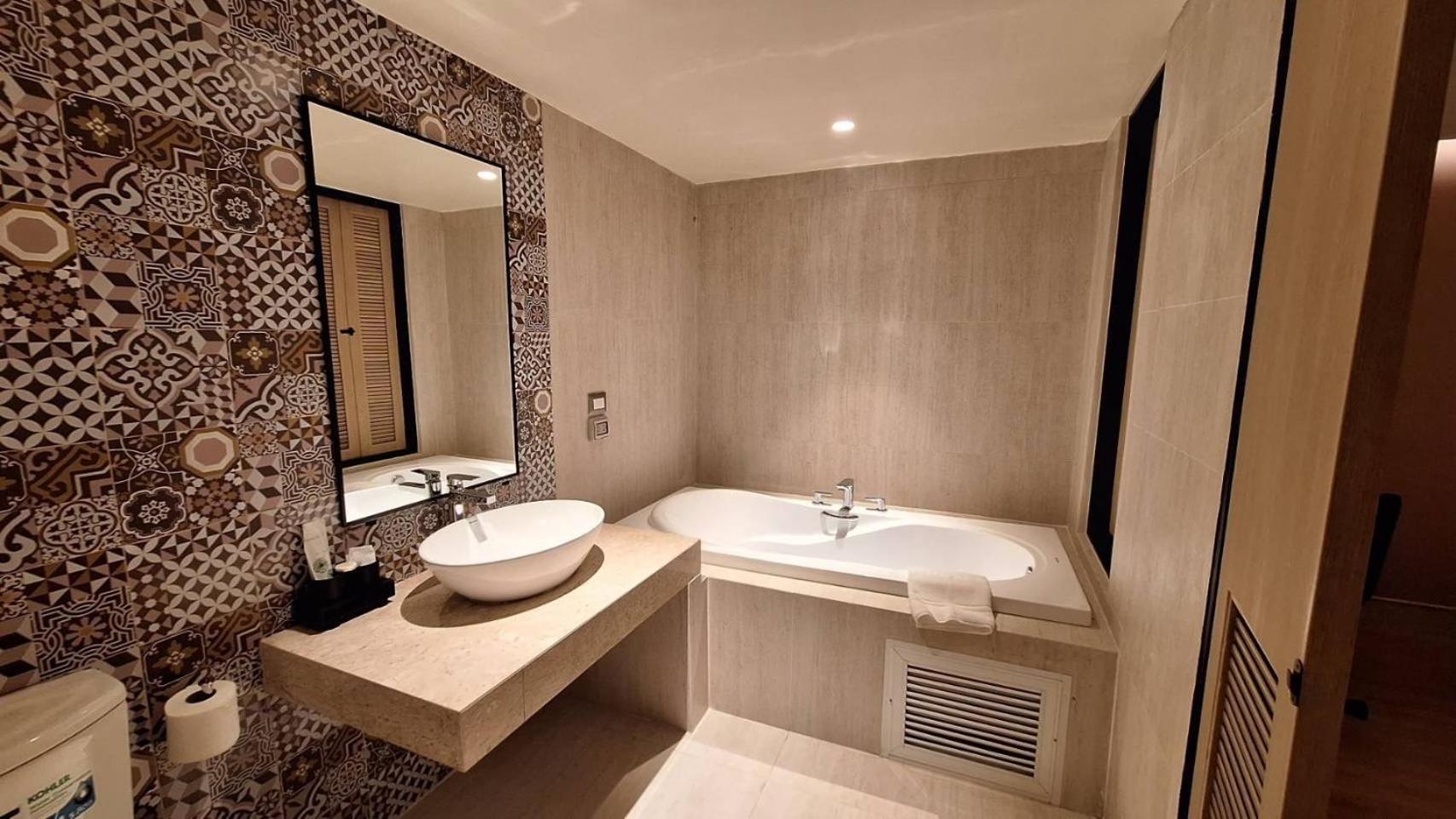 Kastel Bangkok Hotel 48/50