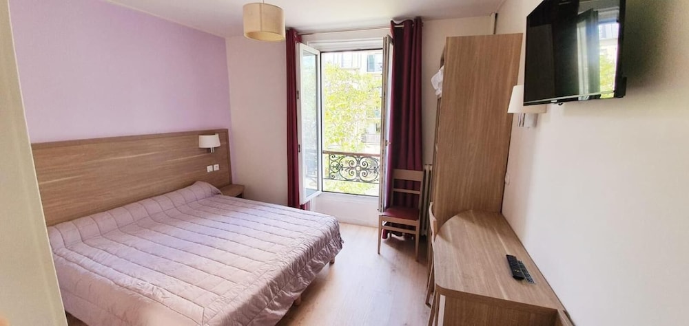 Hotel Des Pyrenees 7/24
