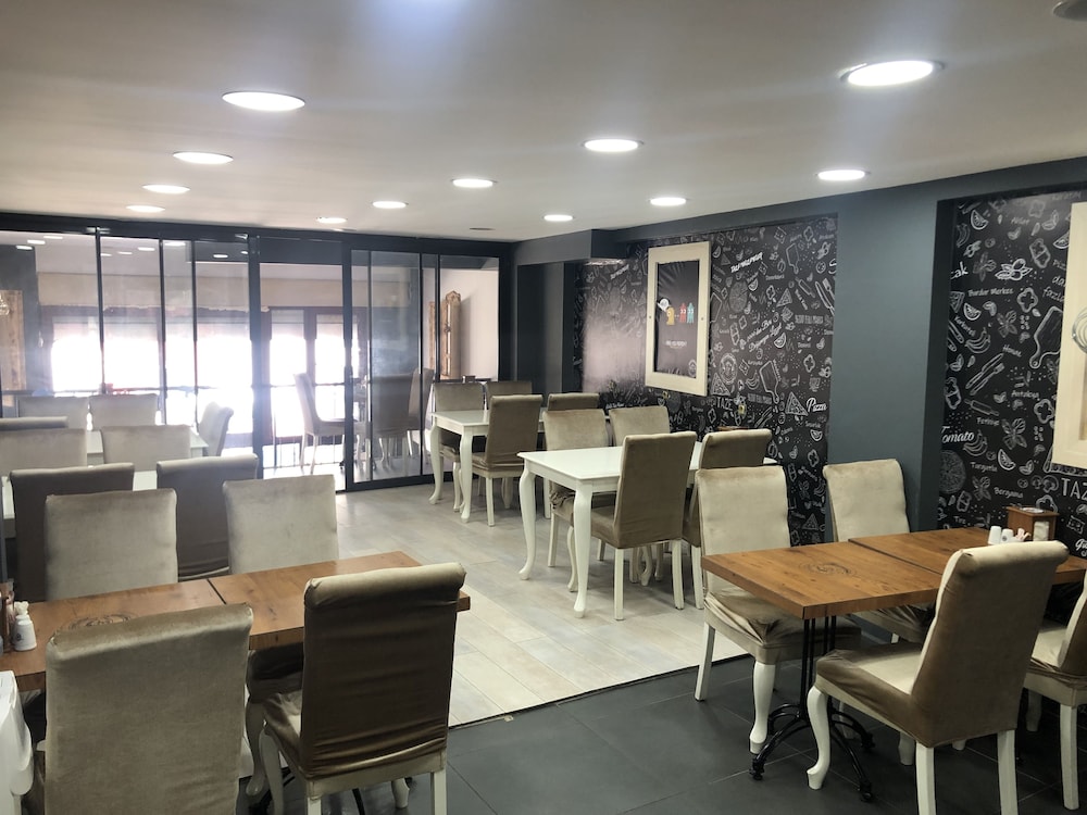 SANLI HOTEL 52/62