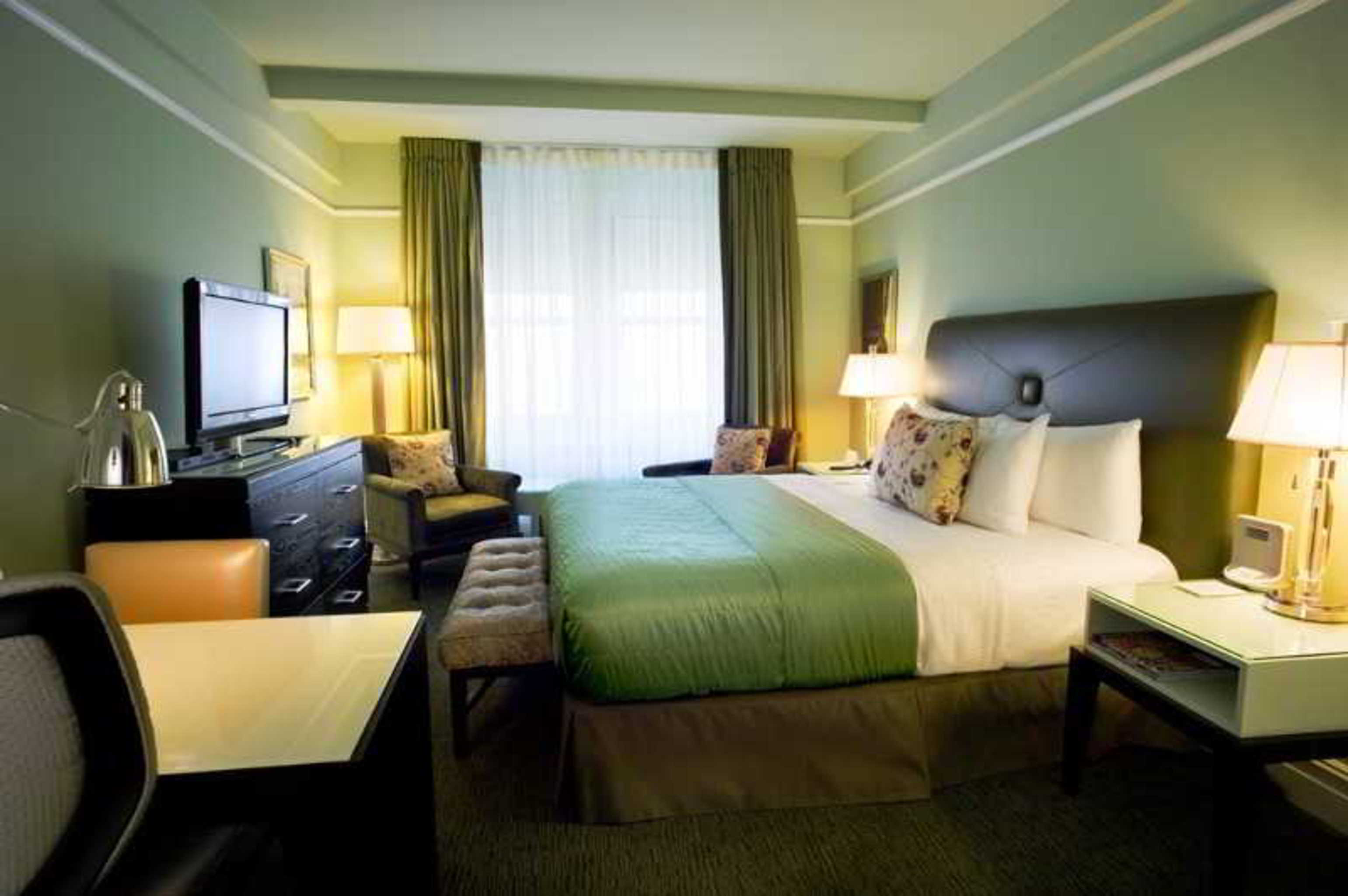 STANDARD SUITE KING BED