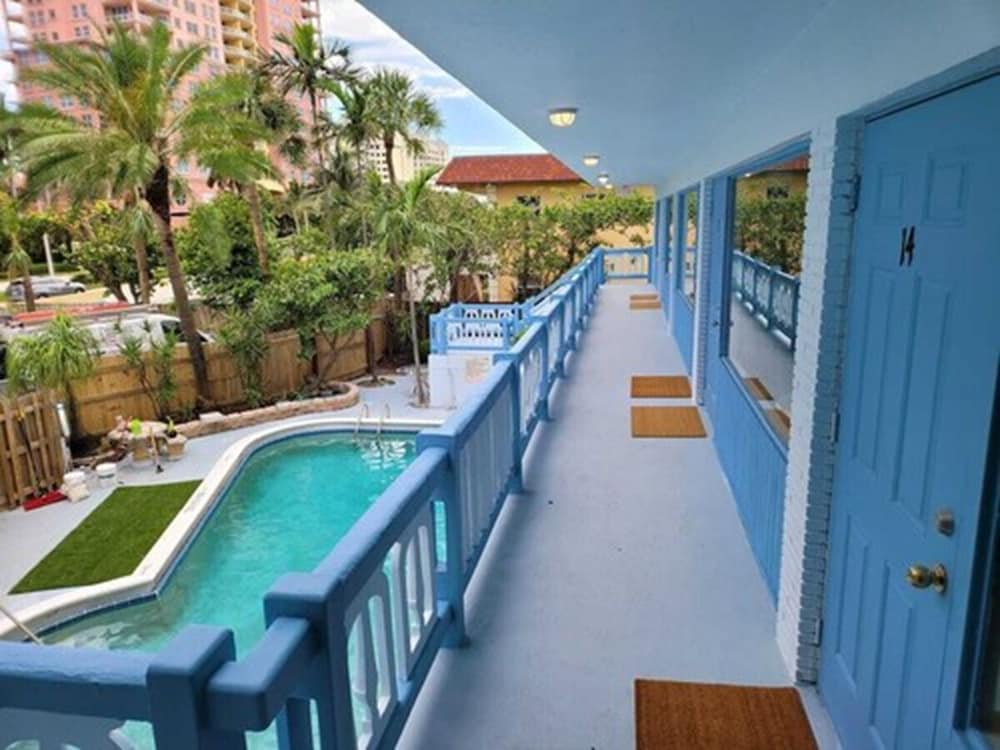 Hotel Motel Lauderdale Inn 20/24