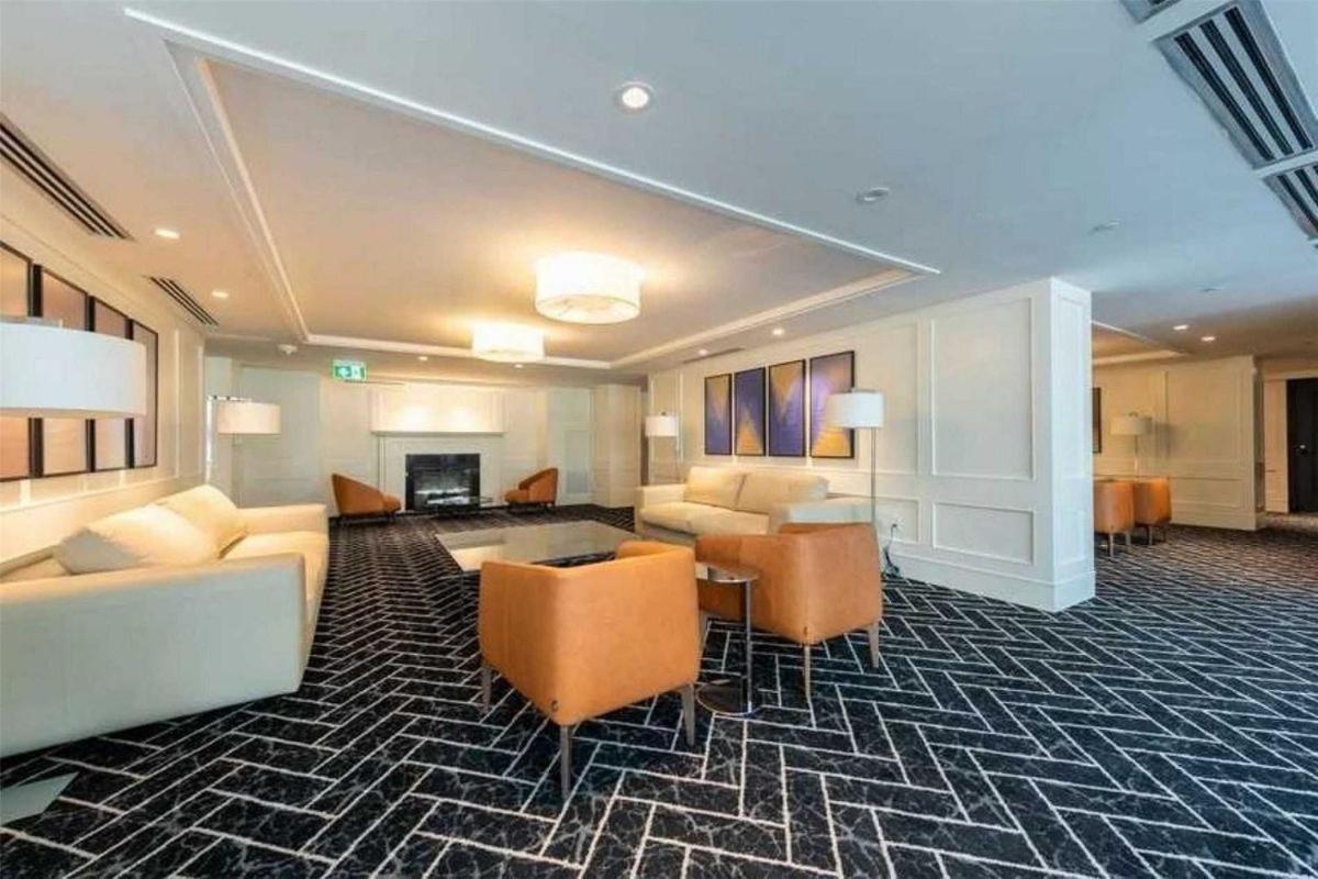 Stylish Downtown Toronto Residential Hotel 10/50