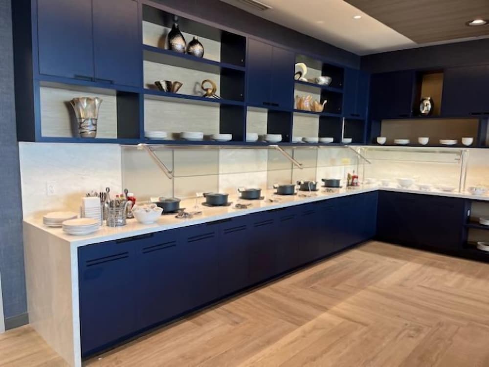 Hyatt Place Toronto Airport 5/50