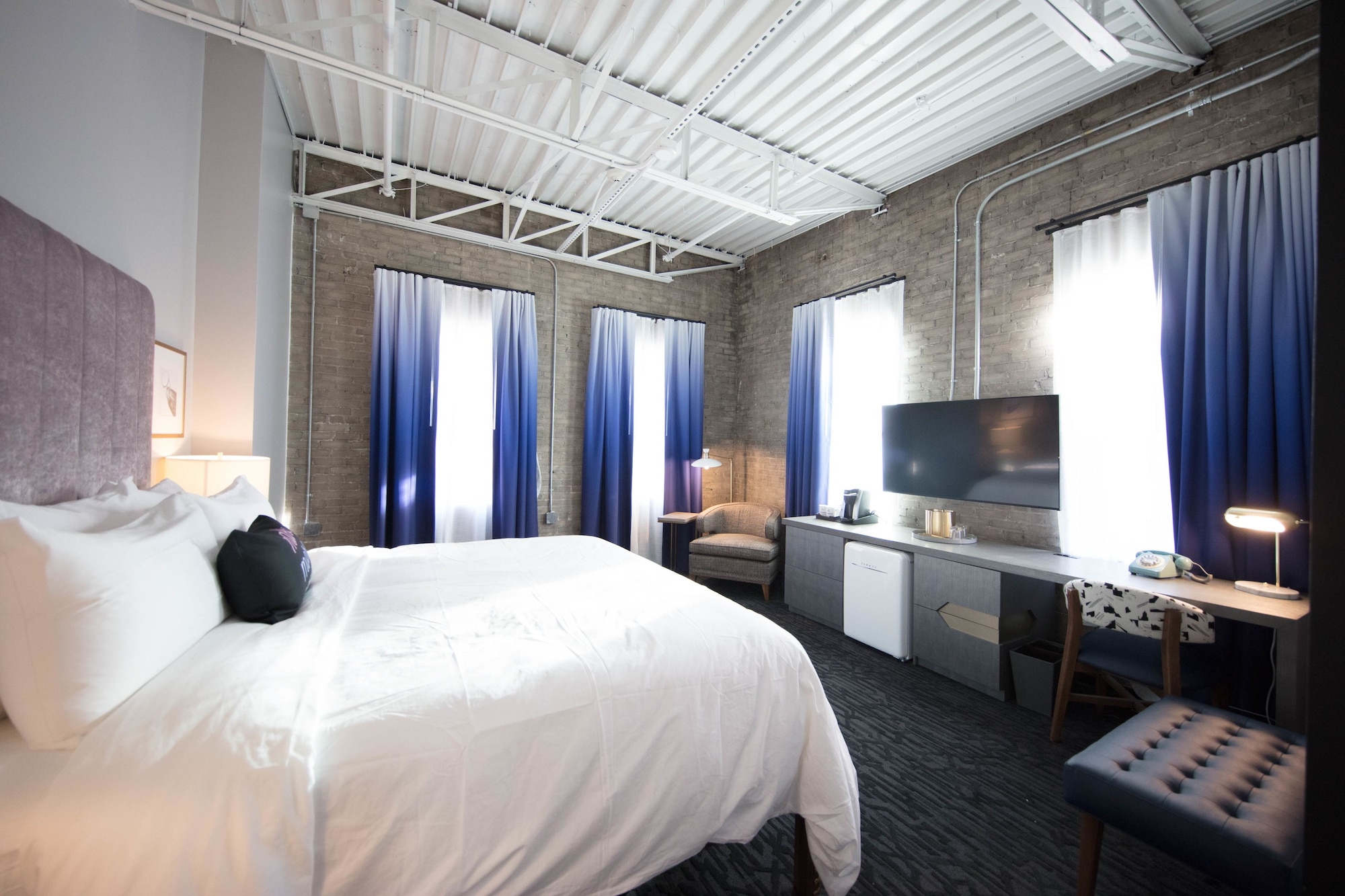 ROOM, KING BED, TRUNDLE BED