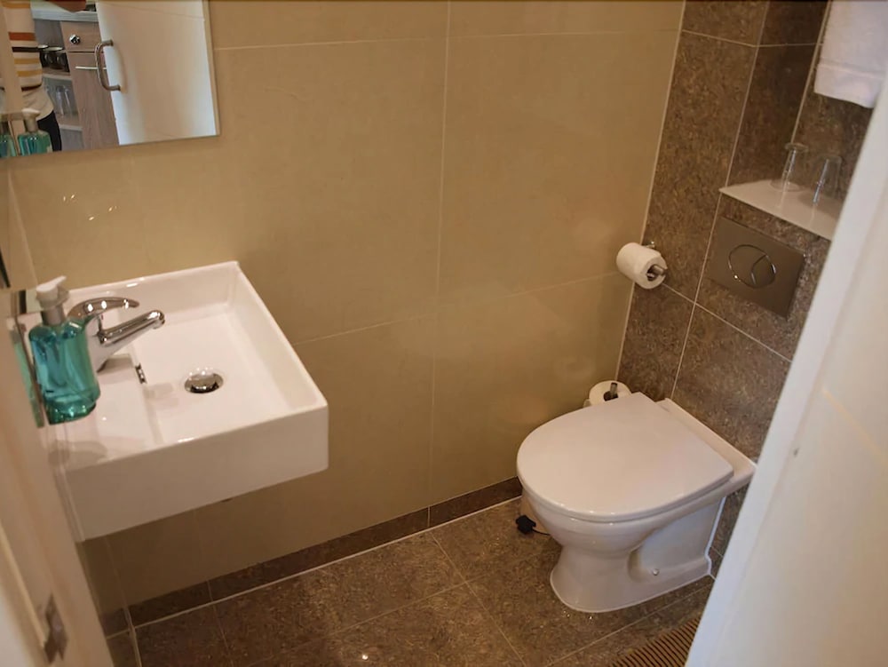 Simply Rooms & Suites 35/40