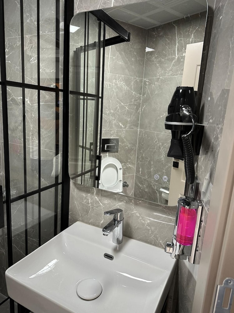 Grand FM Hotel 49/50