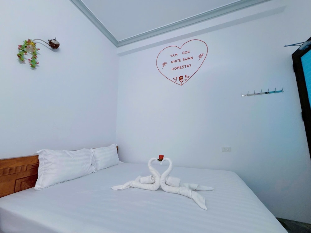 Tamcoc White Swan Hostel 13/48