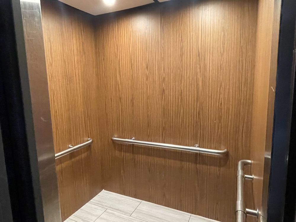 Skyway Inn SeaTac 42/58