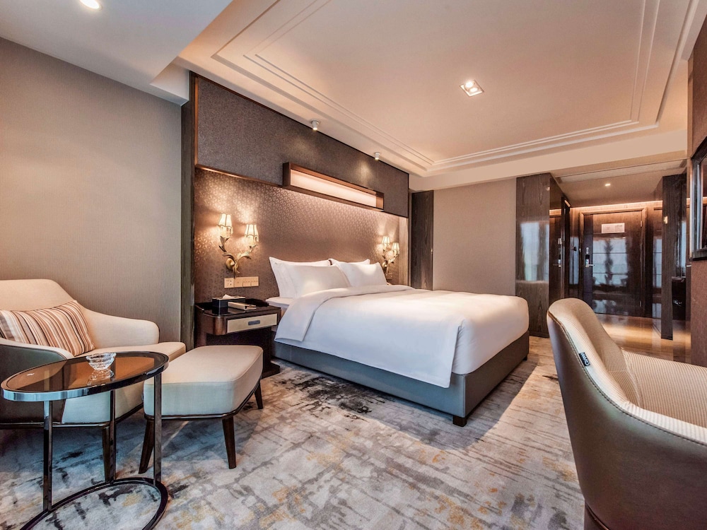 Mercure Chongqing Downtown 16/73