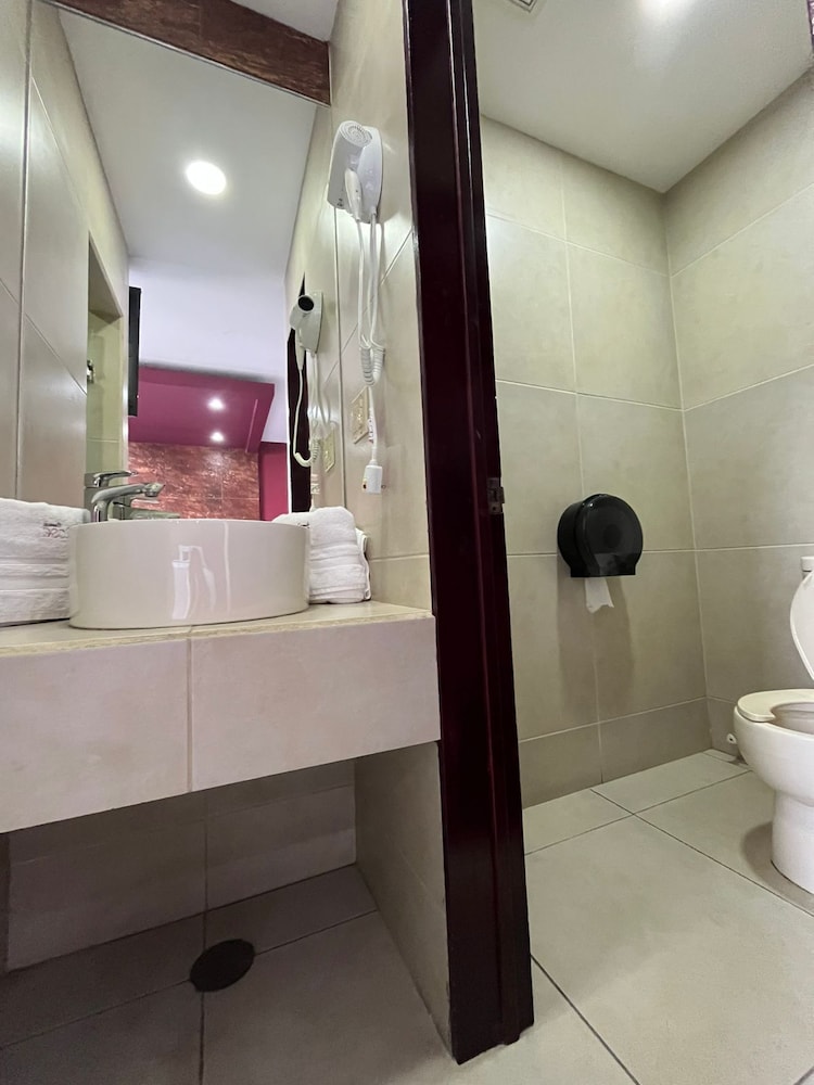 CAPITAL O Hotel Rose, Ensenada 44/48