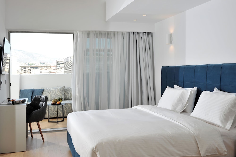 Athenaeum Grand Hotel 6/50