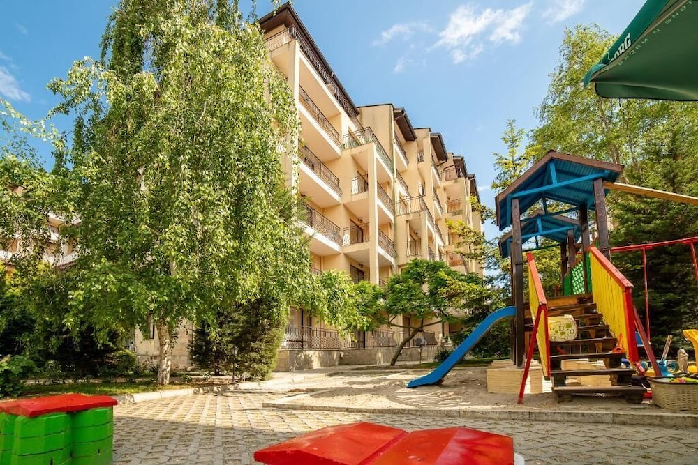 Aparthotel Rose Village 56/65