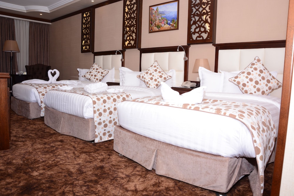 ROOM, TRIPLE