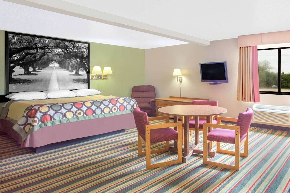 Super 8 By Wyndham Champaign 49/52