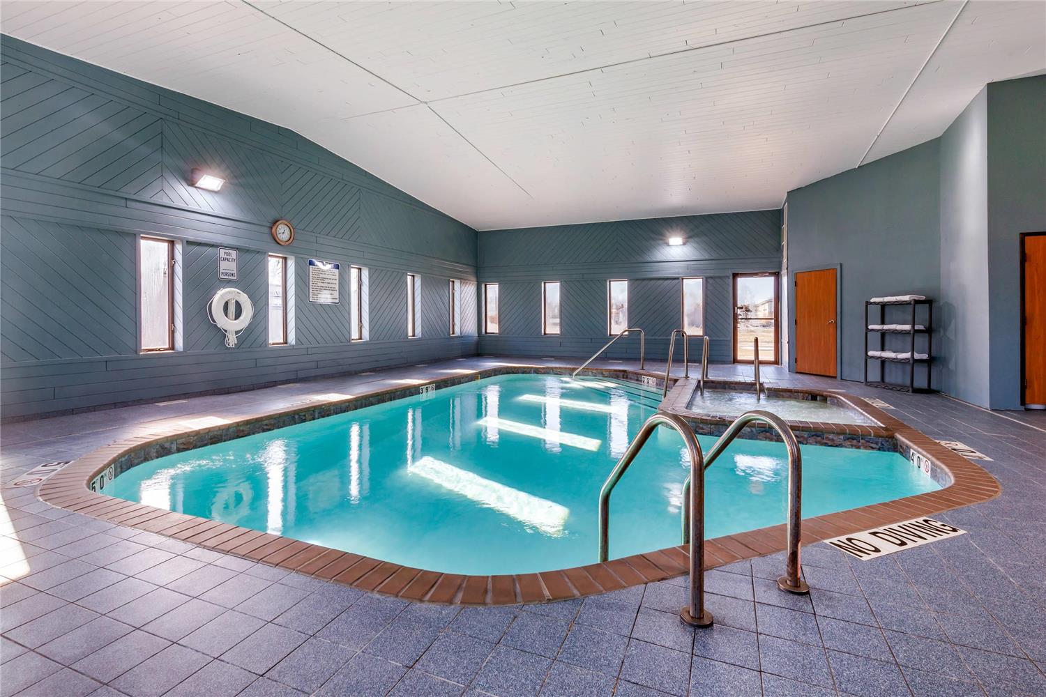 Quality Inn New London, WI 18/27
