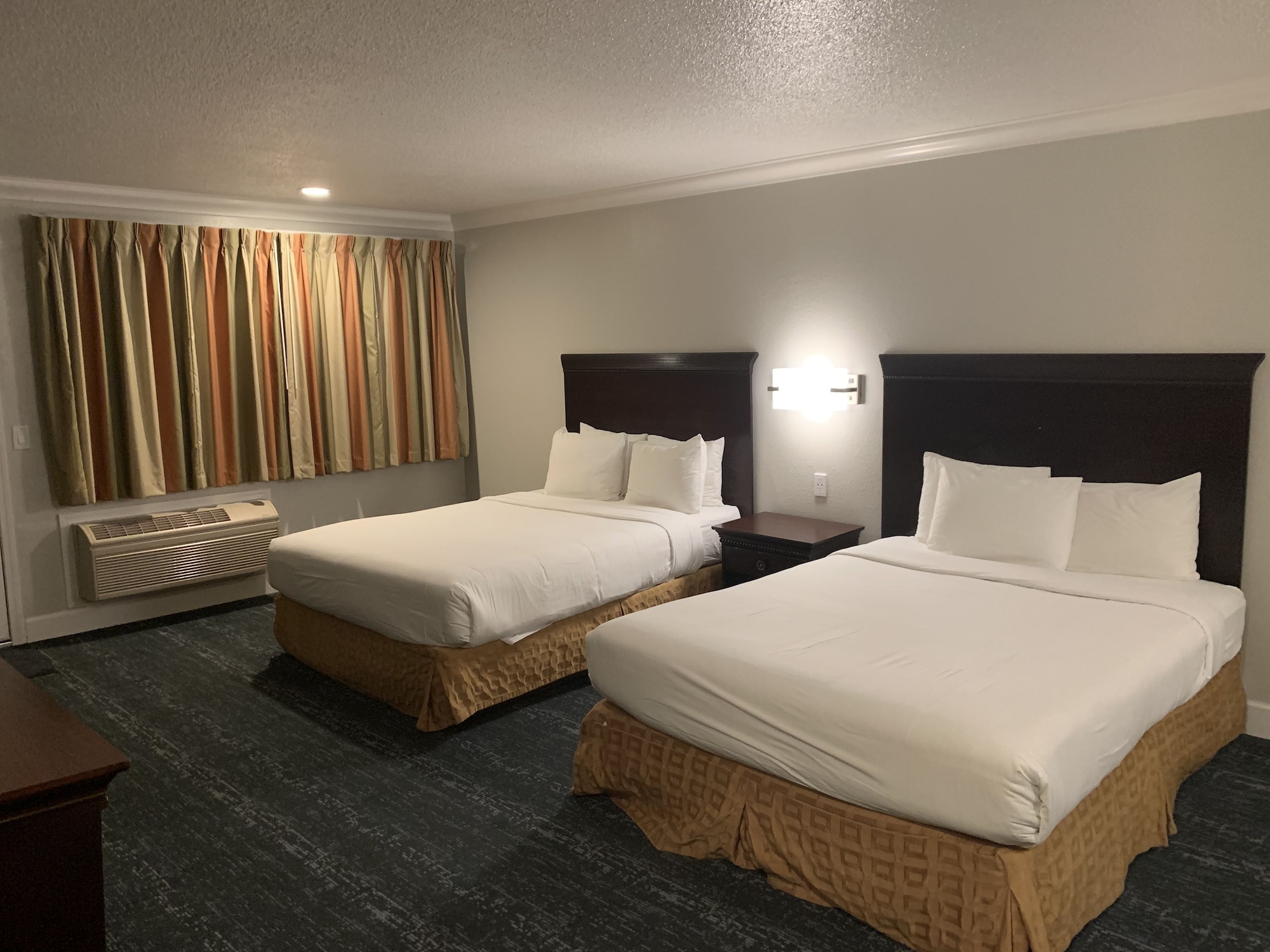 غرفة بسريرين كوين، Stargazer Inn And Suites 8/10
