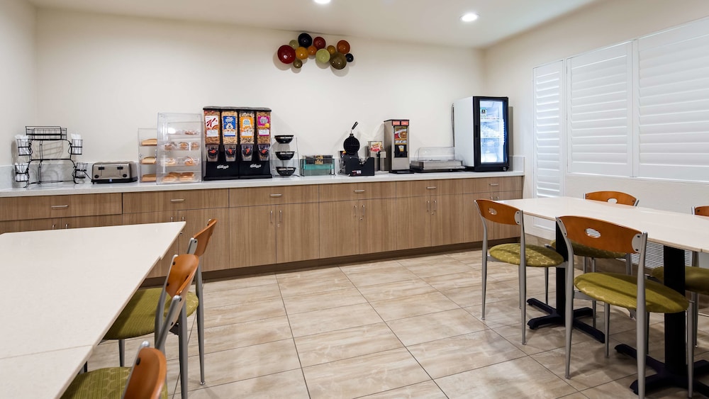 Best Western Executive Inn Los Banos 6/33